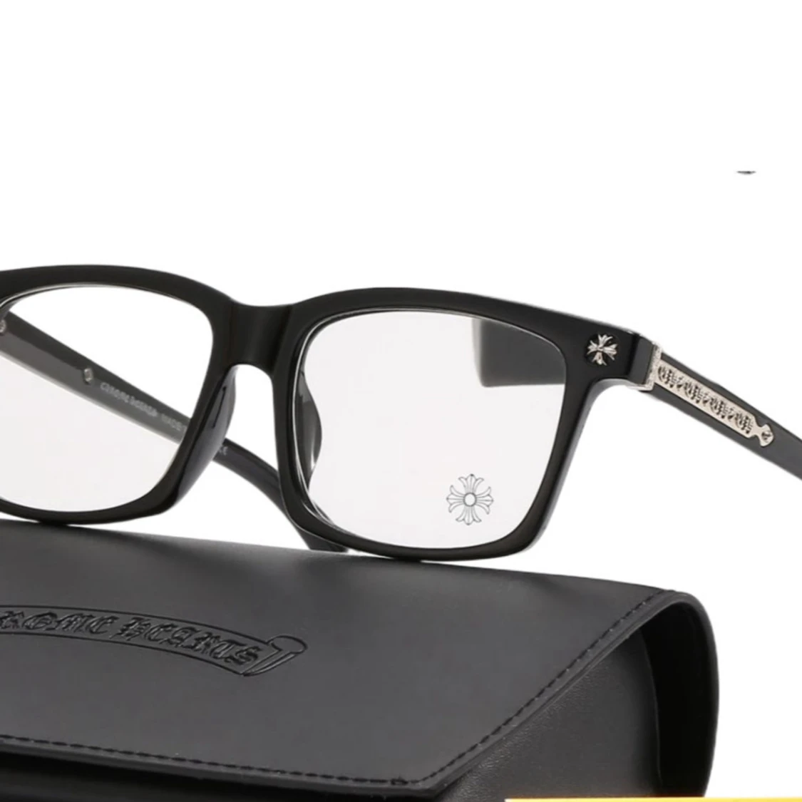 Svarta glasögon från Chrome Hearts