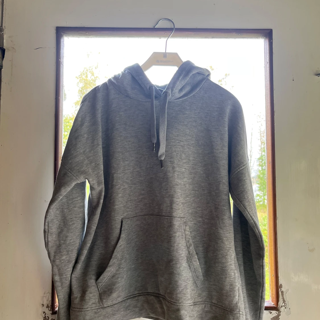 Grå hoodie från Jacqueline de Yong