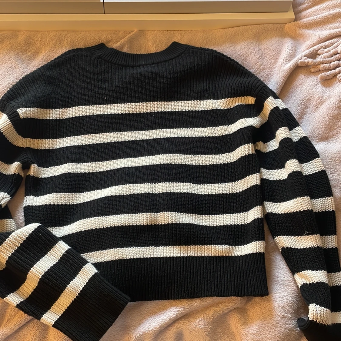 Svartvit randig stickad tröja H&M - 1