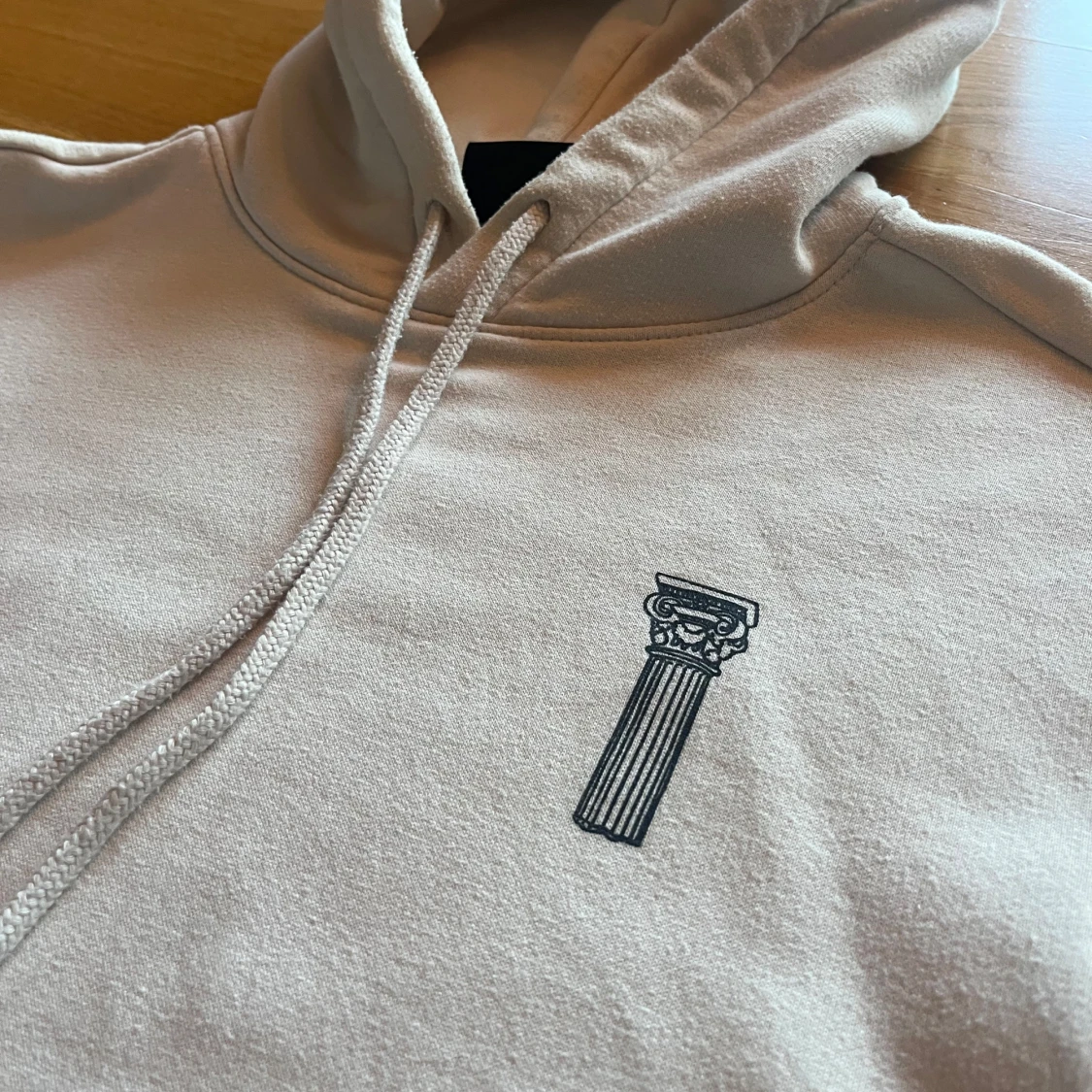 Vit hoodie med tryck  - 3