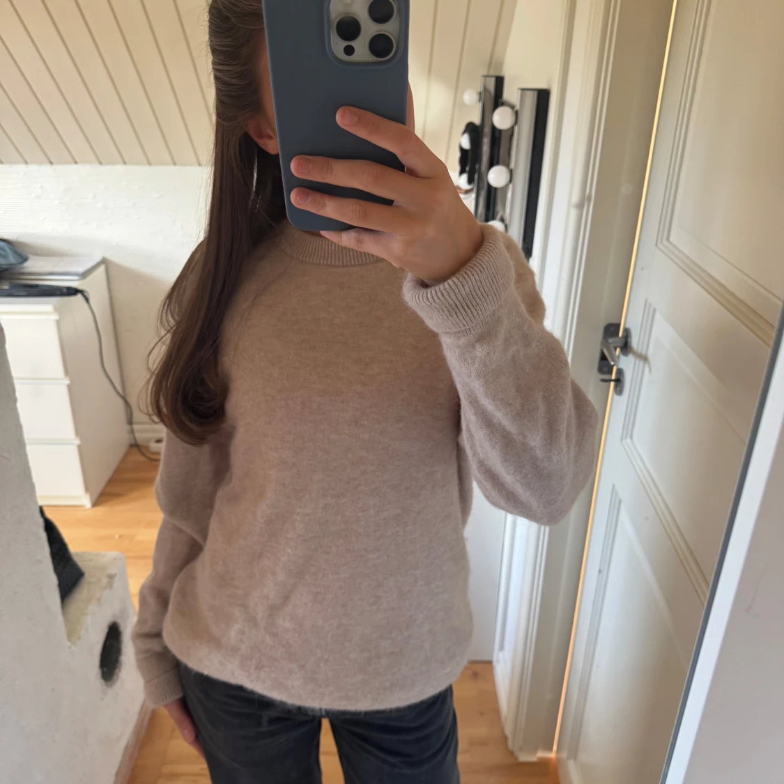 Beige kashmirtröja från & Other Stories