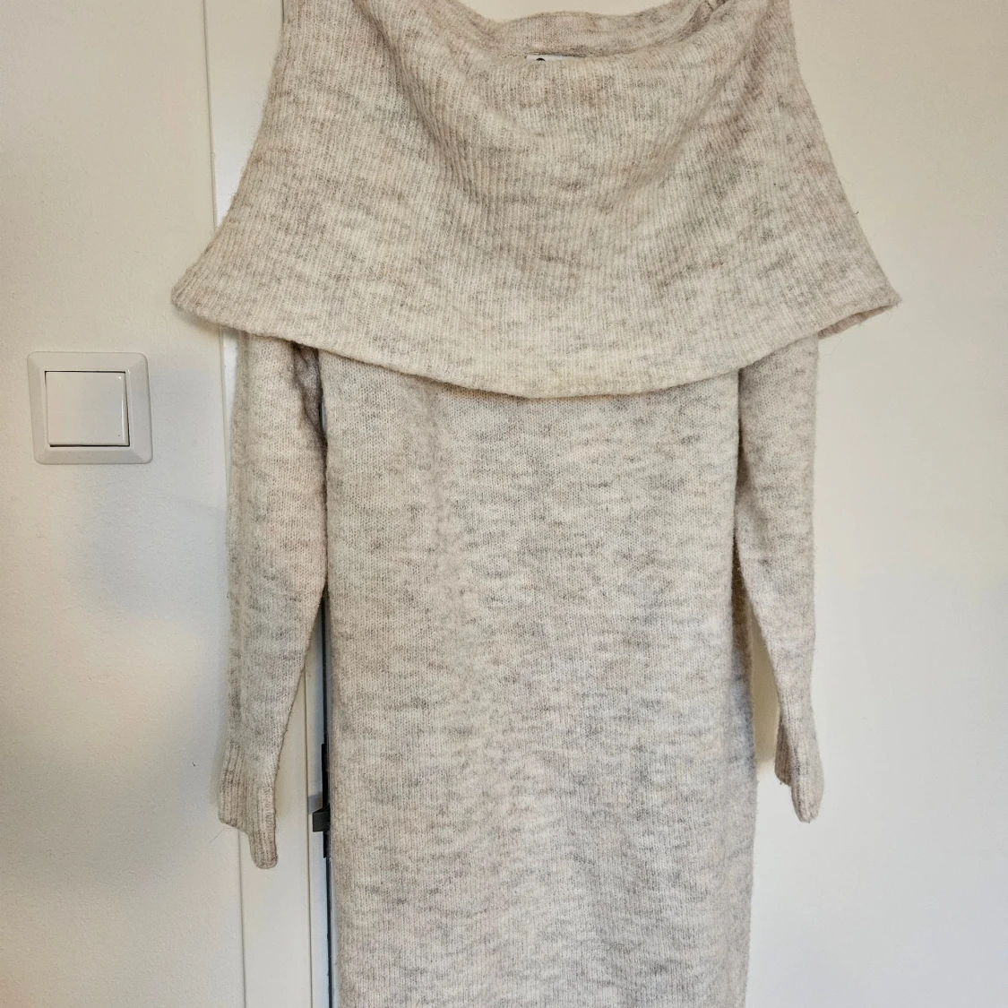 Beige stickad klänning från Cubus - 1