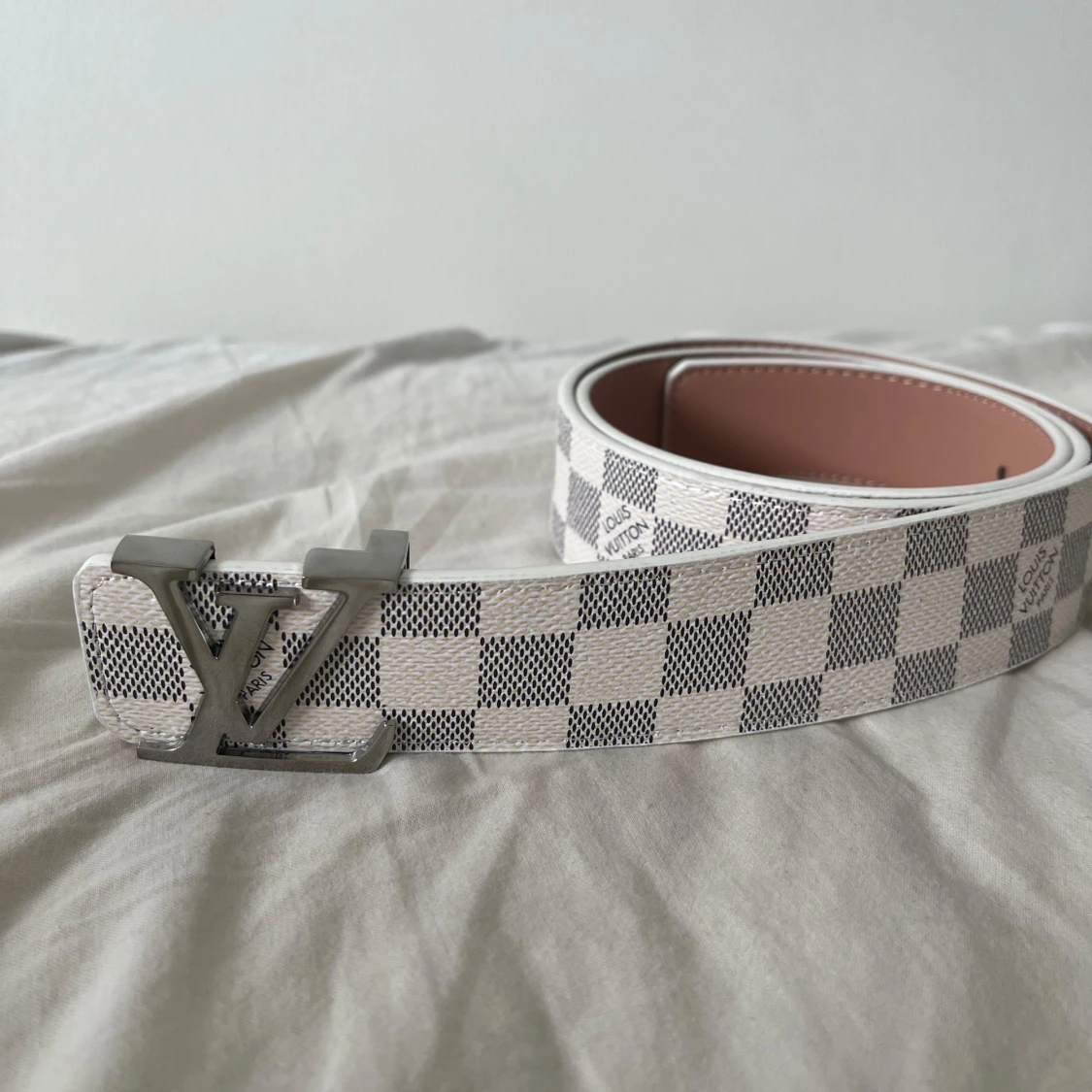 Vit rutigt Luviton bälte