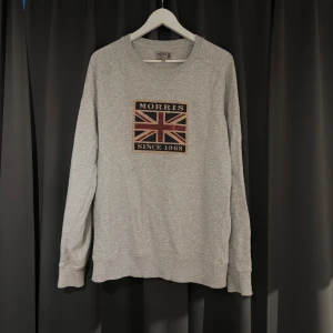 Morris tröja grå - Snygg Morris tröja i bra skick. Bäst intill aldrig använd och passar bra. Inget pris är fast🍾