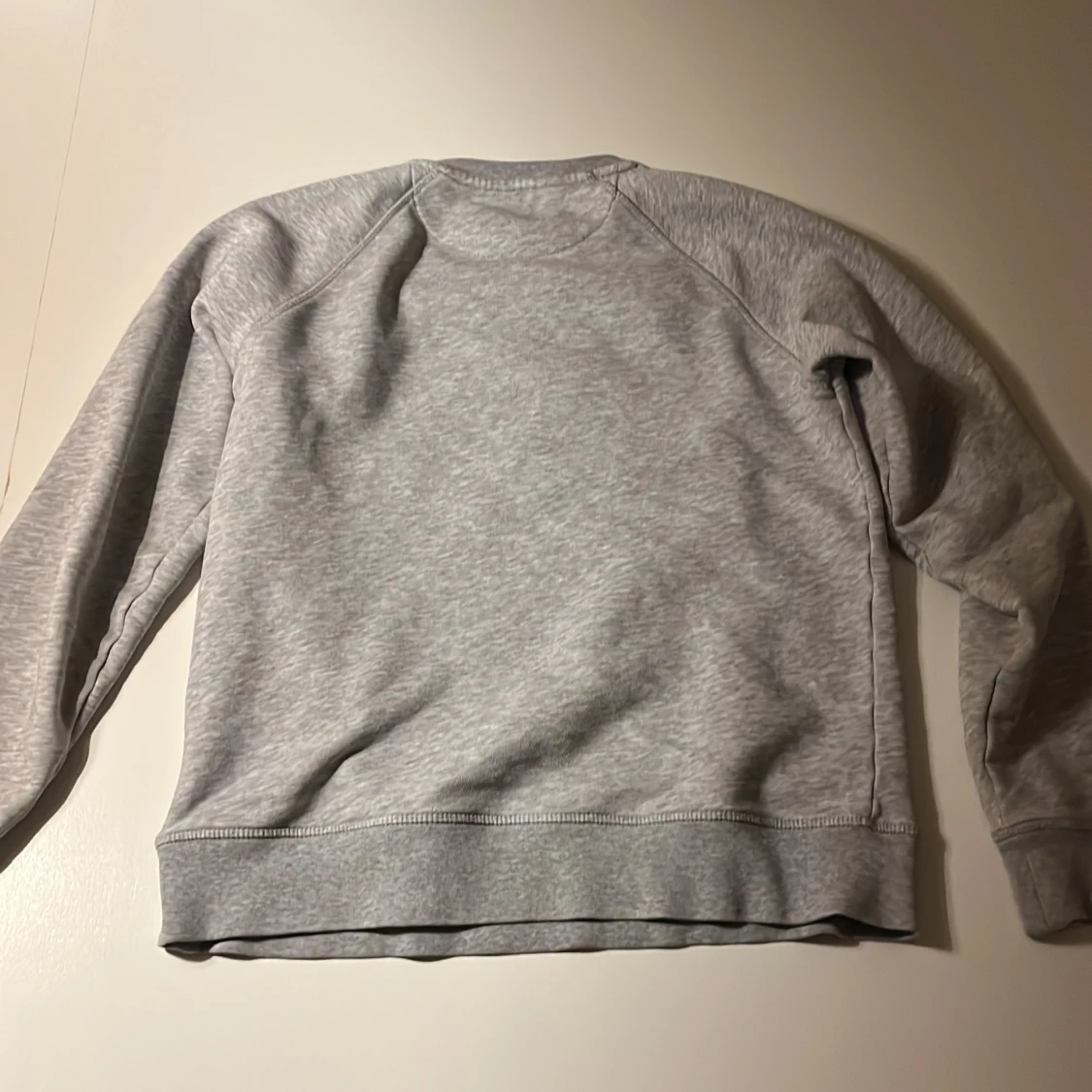 Grå sweatshirt från GANT - 1