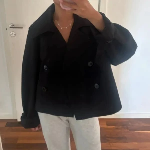 Kort trenchcoat - Trenchcoat från h&m 🤎 storlek m