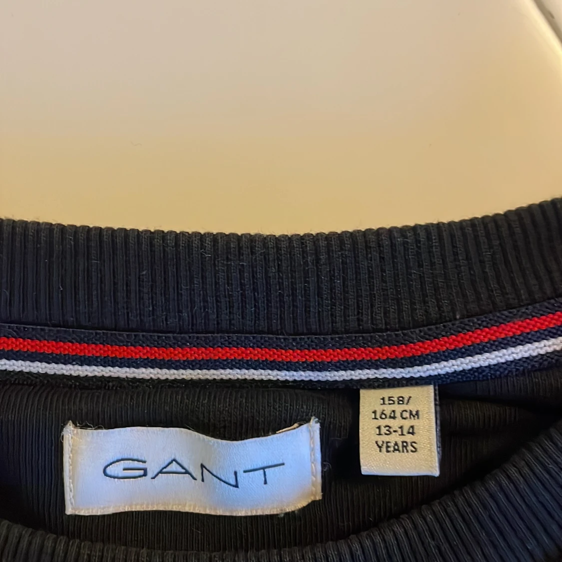 Mörkblå sweatshirt från GANT - 1