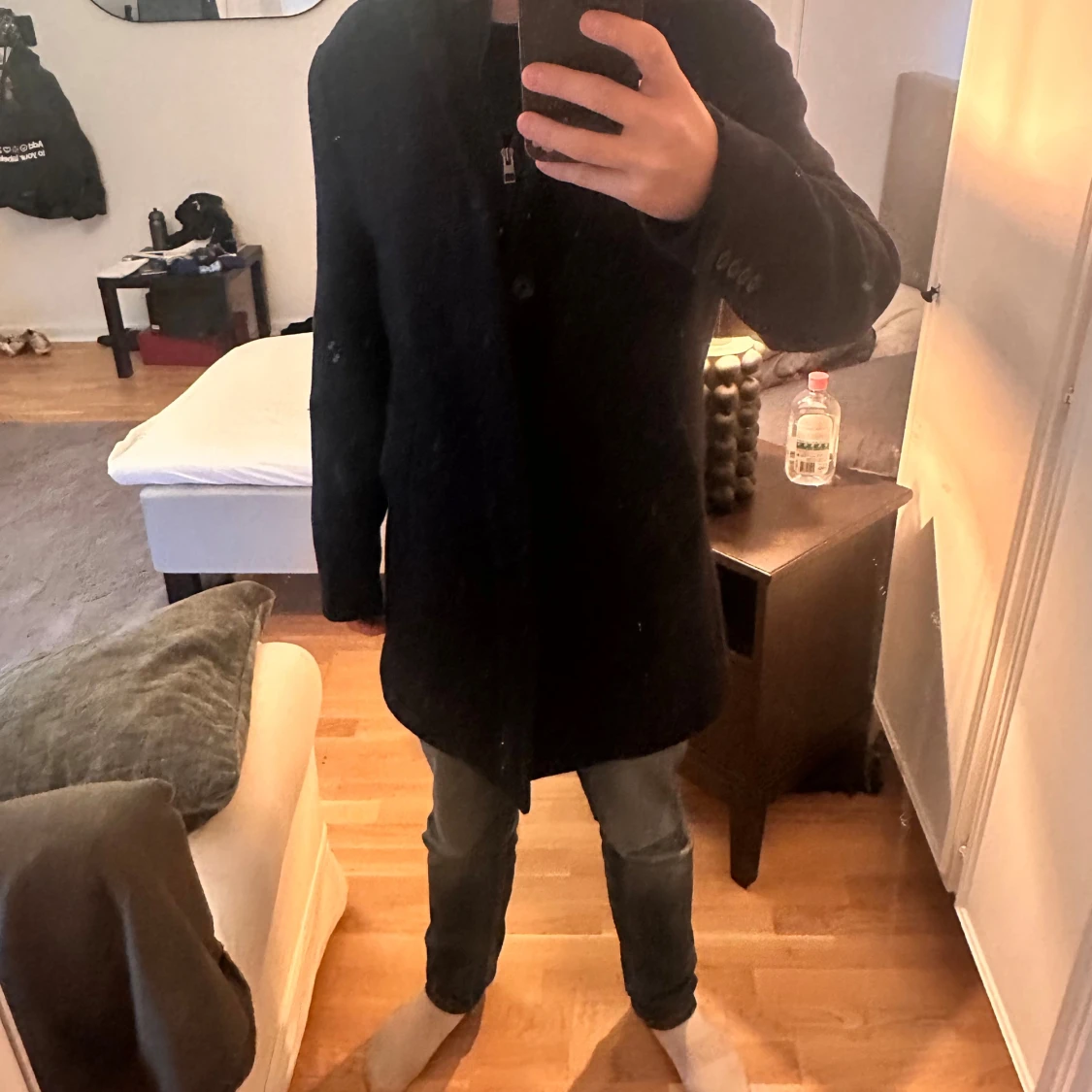 Svart rock i ull med knappar - 2