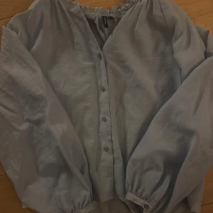 Ljusblå fin blus - Fin ljusblå blus från Vero Moda