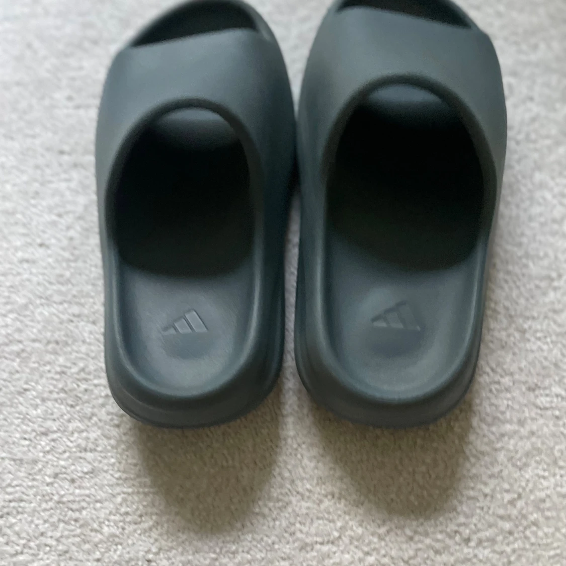 SLIDE Yezzys gråa  - 2