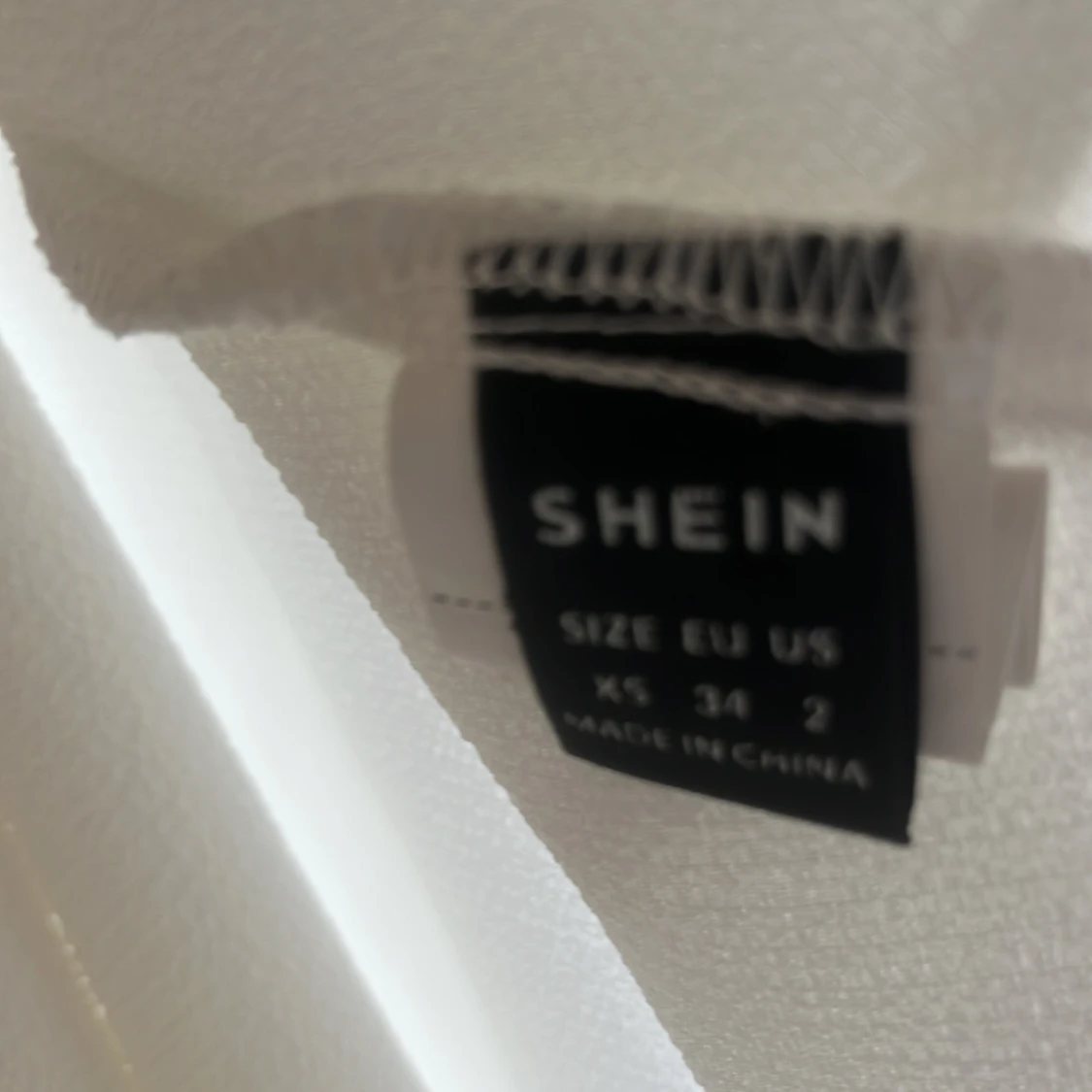 Vit omlottklänning från SHEIN XS - 2
