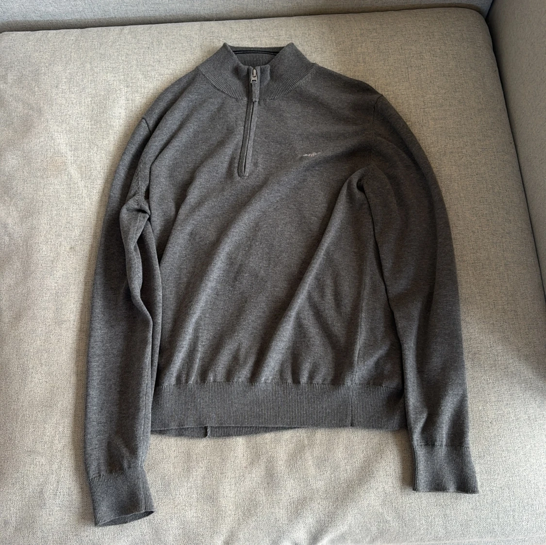 Grå half zip tröja