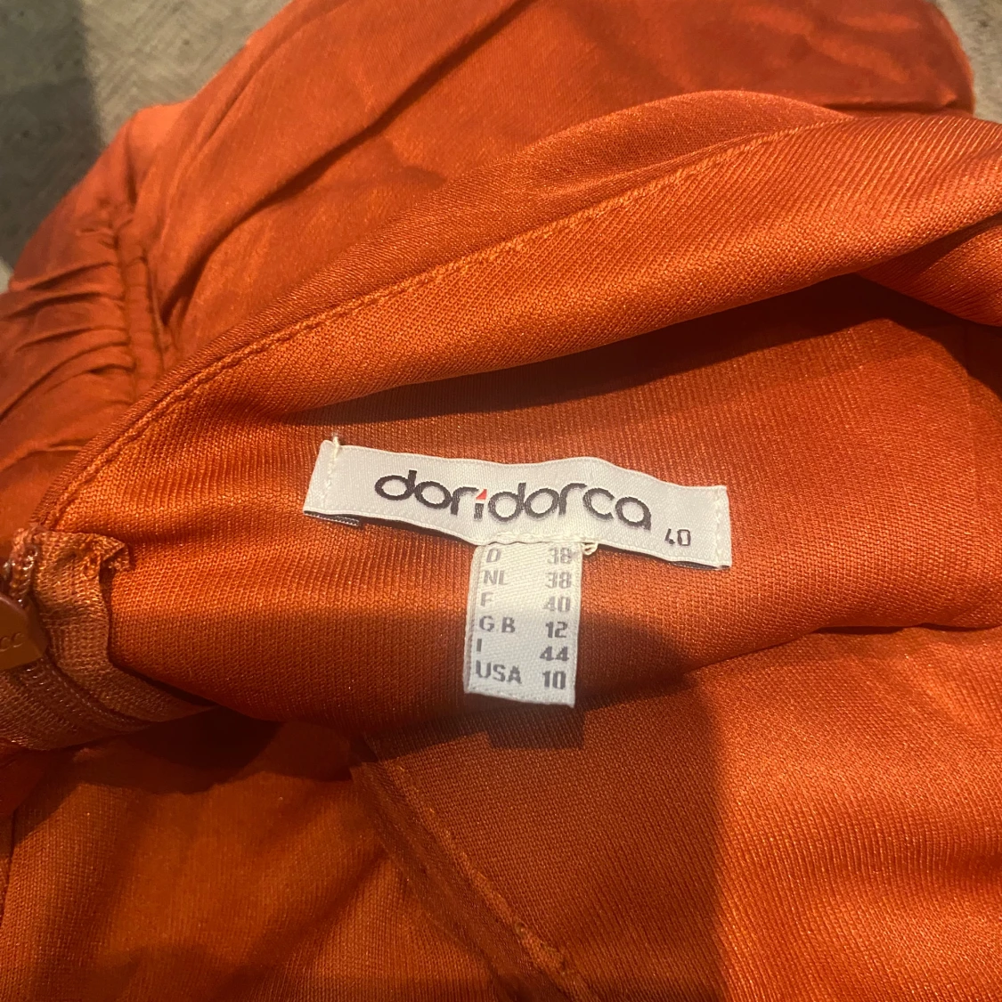 Rostbrun långklänning med v-ringning - 4