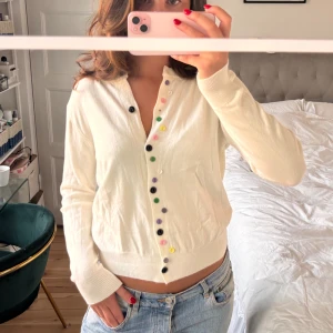 Snygg kofta - Så snygg kofta med söta knappar