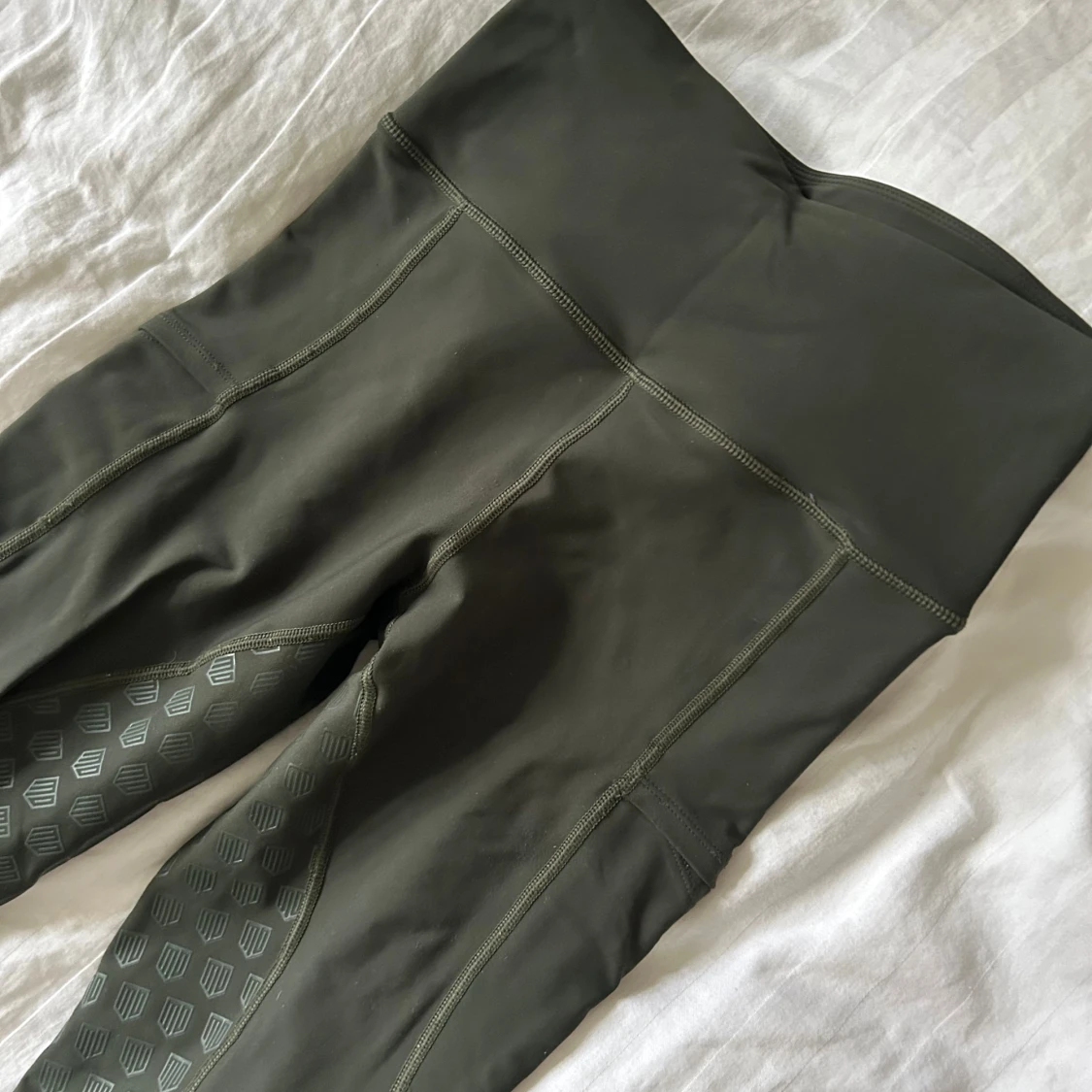 Mörkgröna ridleggings från Maya Delorez - 2