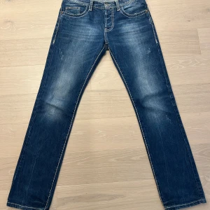Red Bridge RB-92 Jeans - Säljer mina supersnygga Red Bridge jeans. Modellen heter RB-92. Jeansen är använda några få gånger och är så gott som nya. Storlek: W32 L34