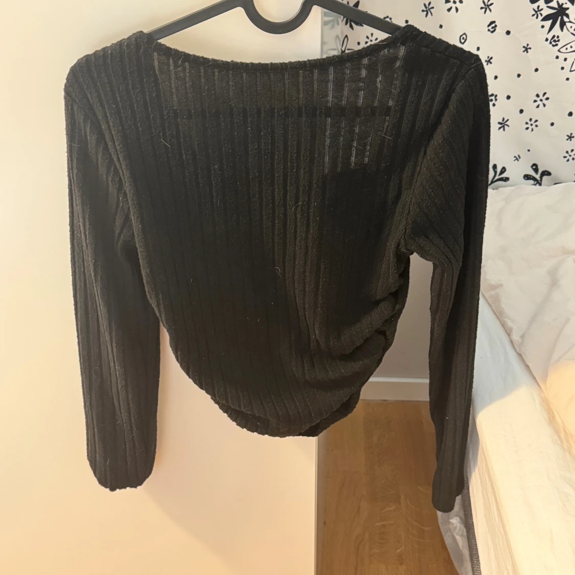 Svart ribbad topp från SHEIN - 2