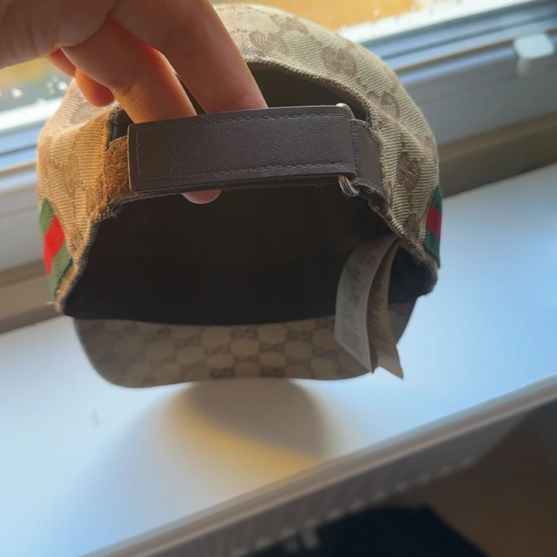 Gucci keps med GG-mönster och läderdetalj - 4