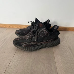 Yeezy skor - Säljer nu dessa Yeezys i storlek 39,5| Skick 8/10 inga stora defekter| Skriv vid funderingar|