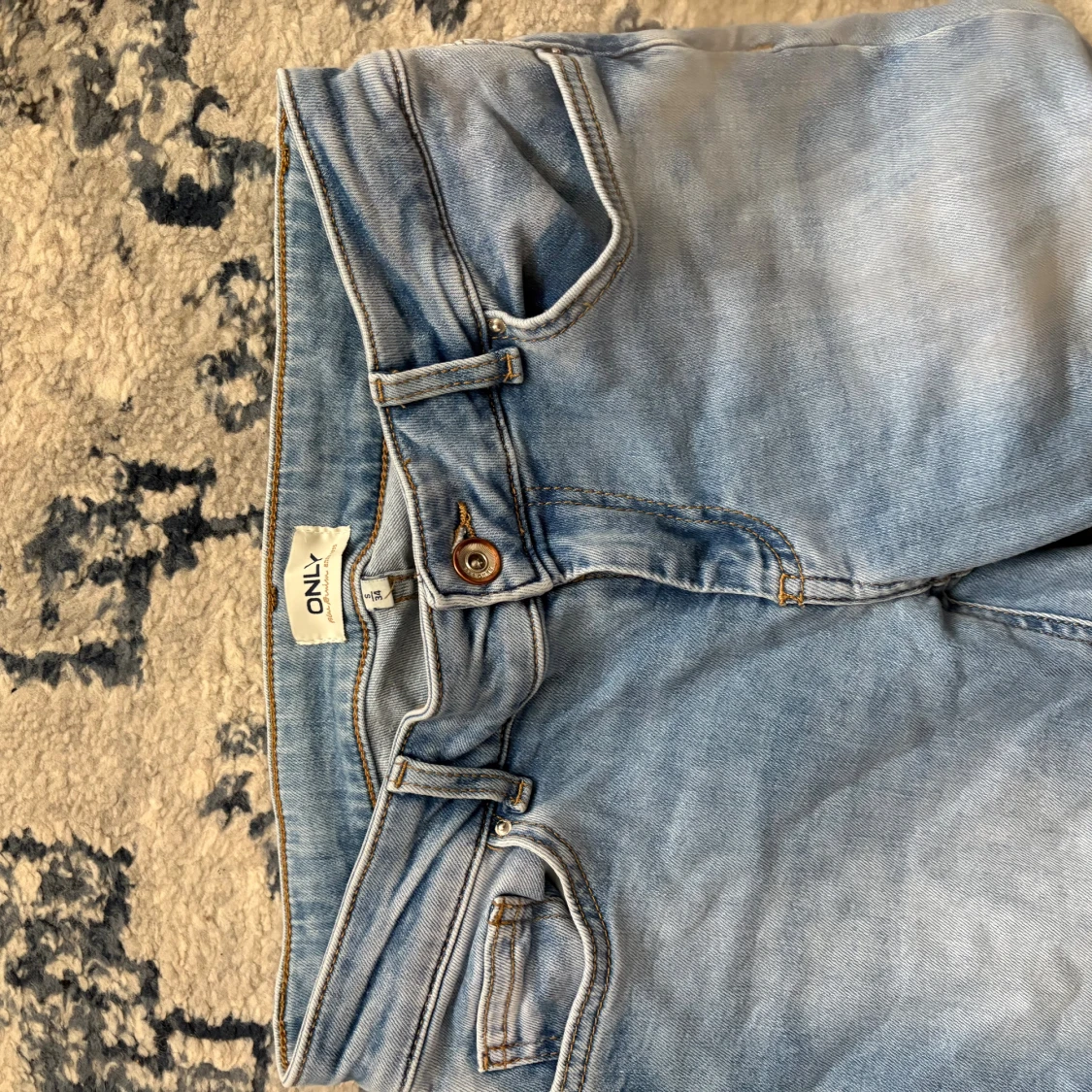 Ljusblå bootcut jeans från ONLY - 1