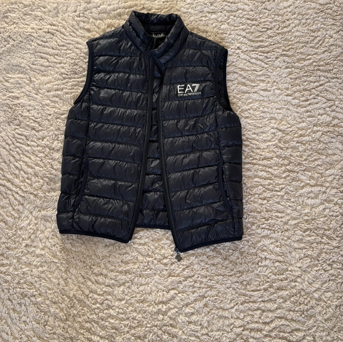 Svart dunväst från EA7 Emporio Armani