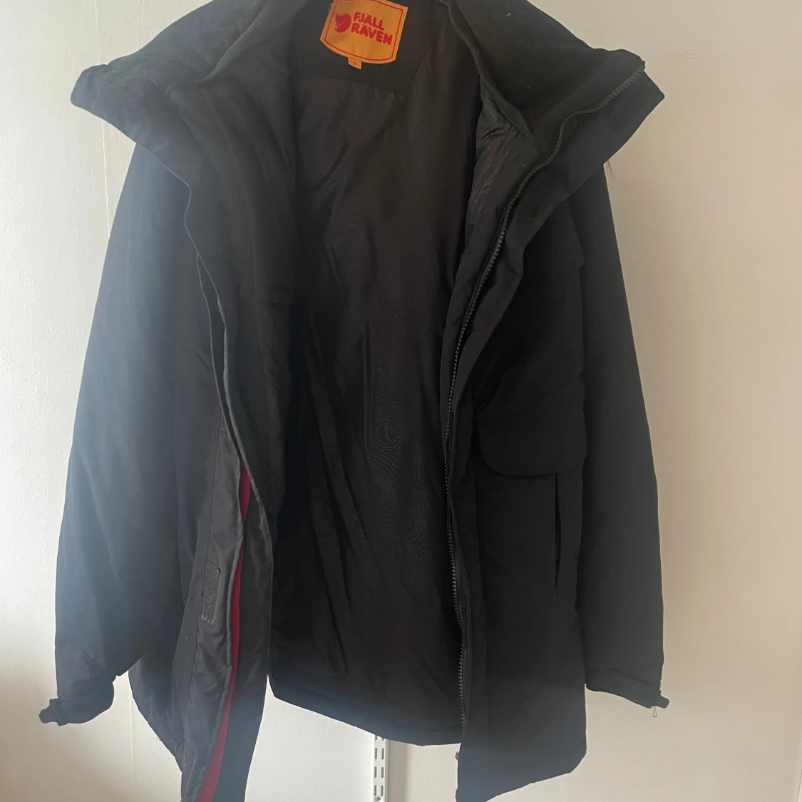 Svart parkajacka från Fjällräven S - 1