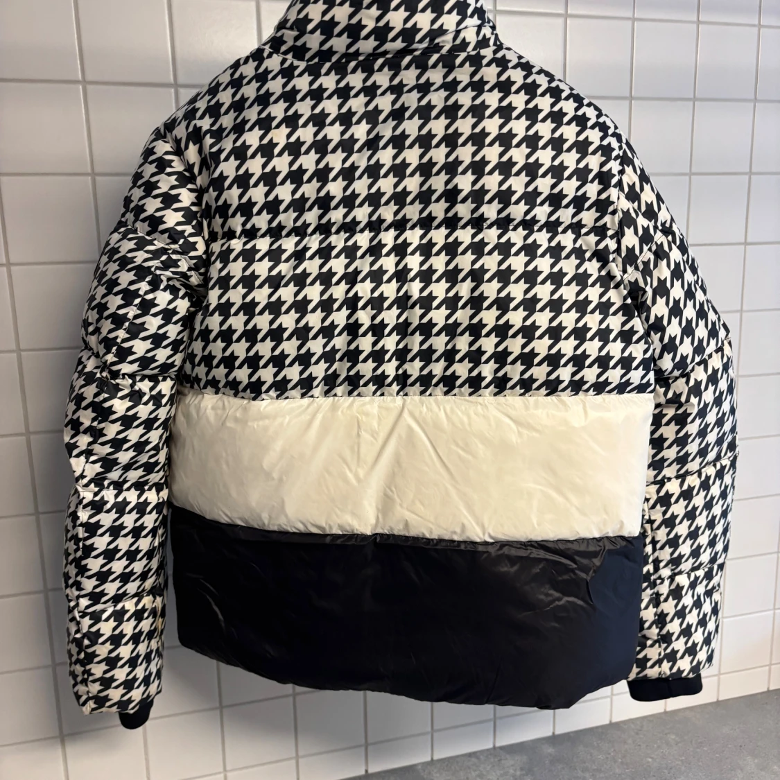 Svartvit pufferjacka från 8848 Altitude - 1