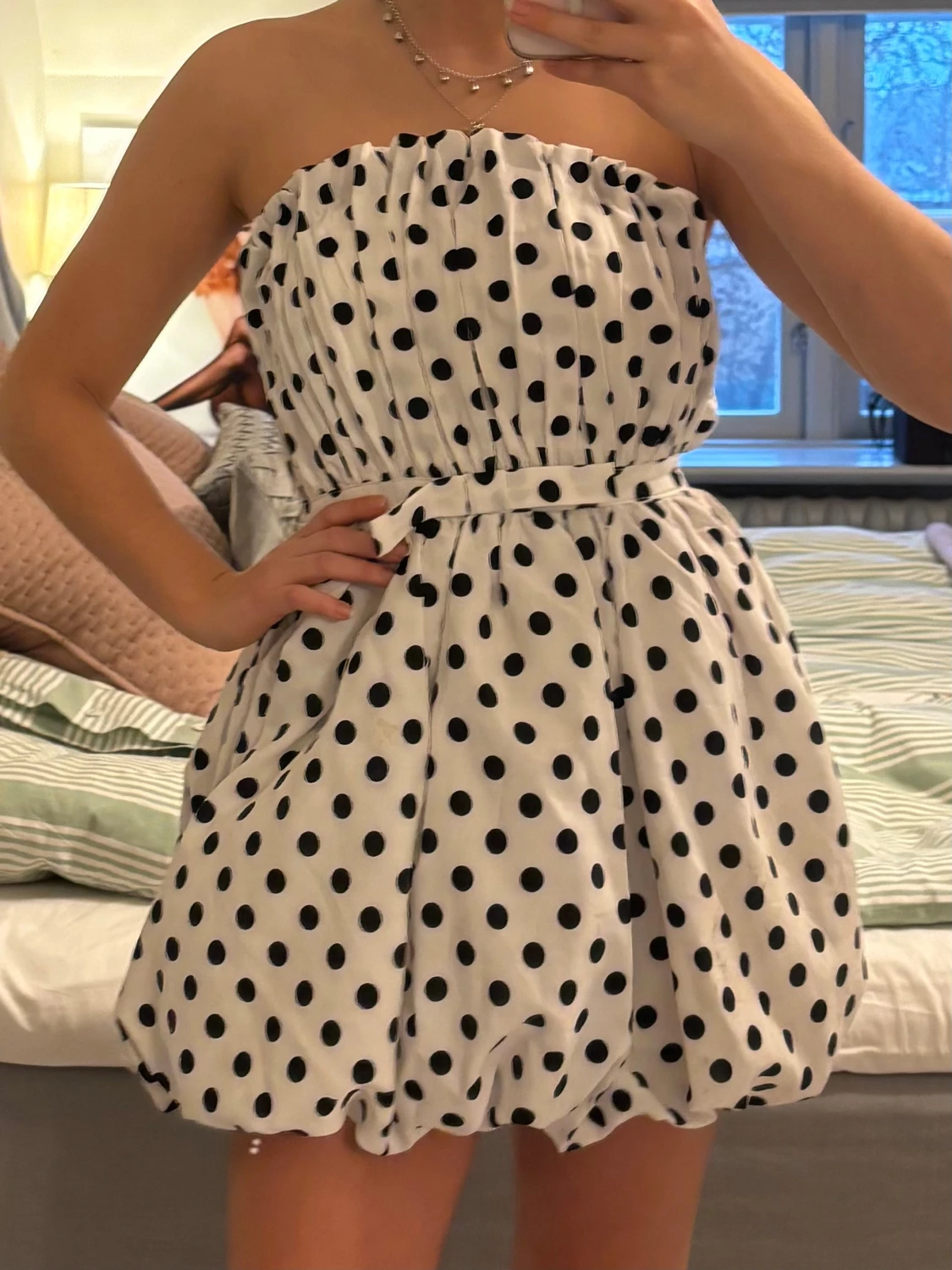 Prickig klänning - 3