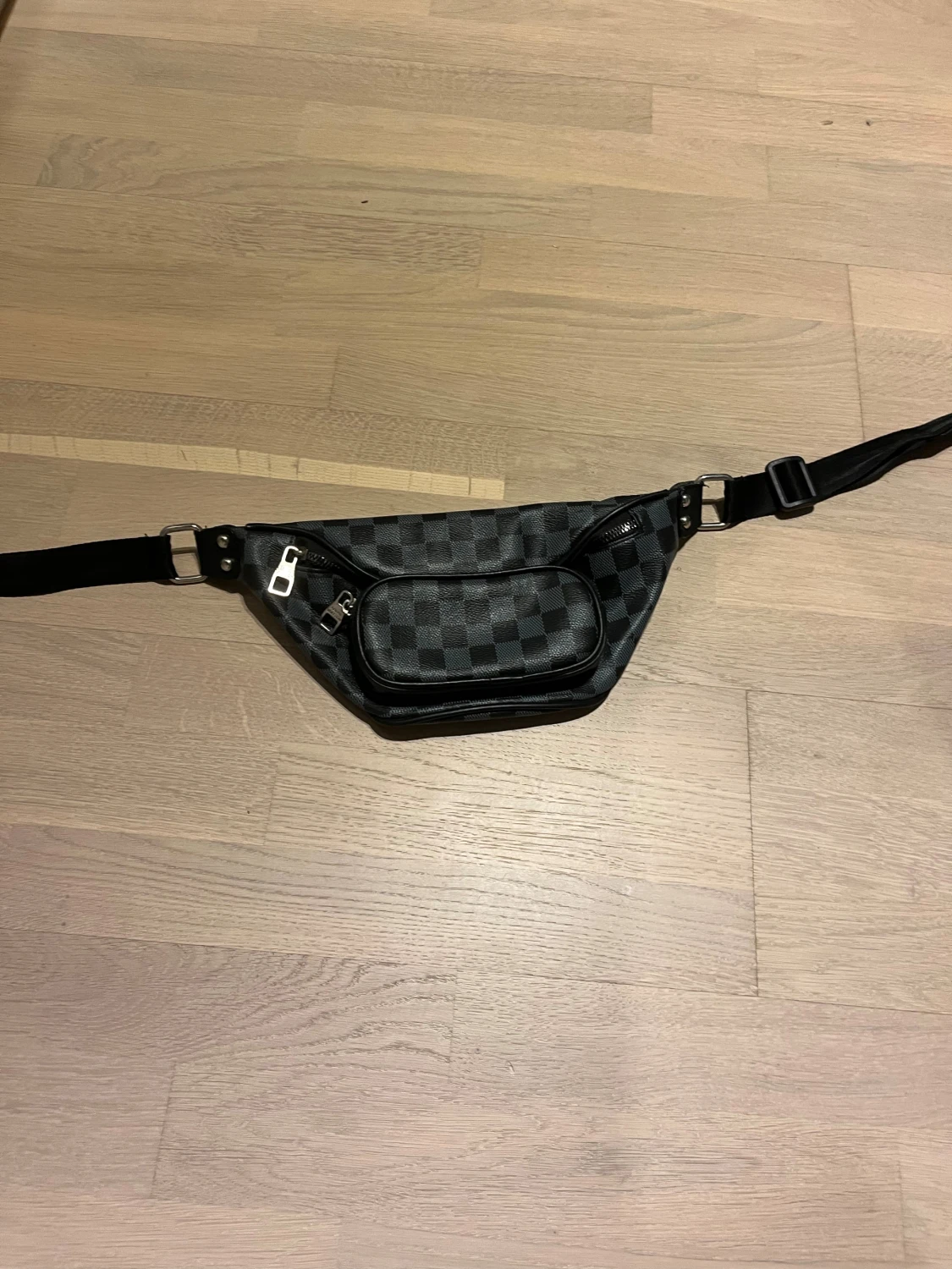 En ruttig axelväska  - 1