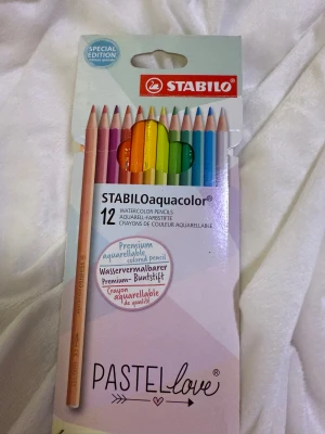 Högkvalitativa pennor  - Stabilo pennor ,Stabilo aquacolor pastel färg ,special edition 12 pennor helt nya .