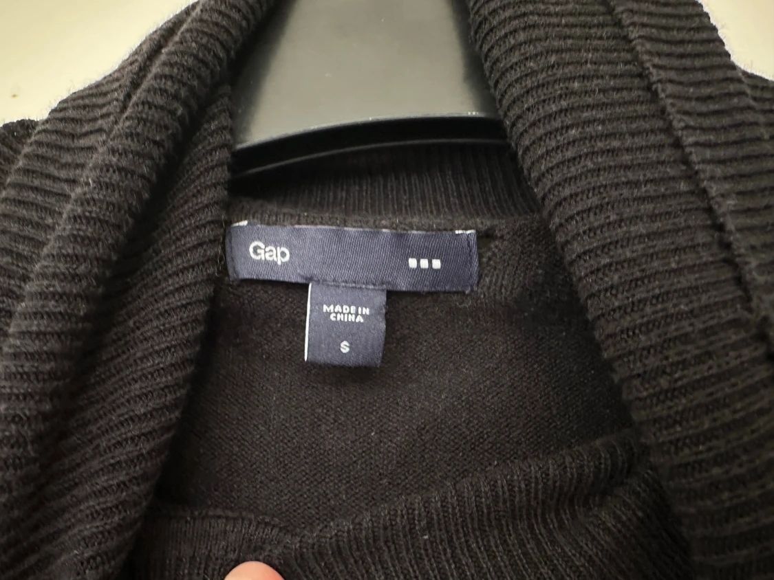 Svart polotröja från Gap, storlek S - 2