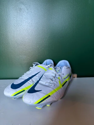 Nike phantom  - Storlek 42 2/3 bra skick. Skickas inom 24 timmar 🚚