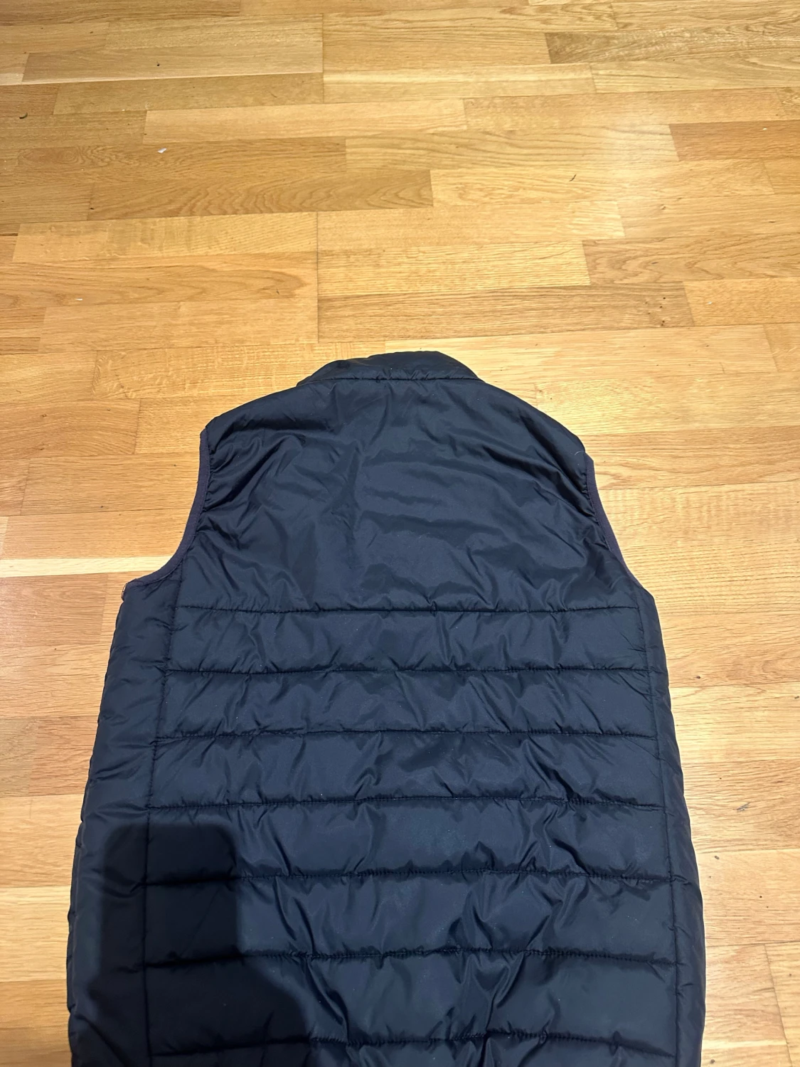 Svart pufferväst från Lyle & Scott - 1