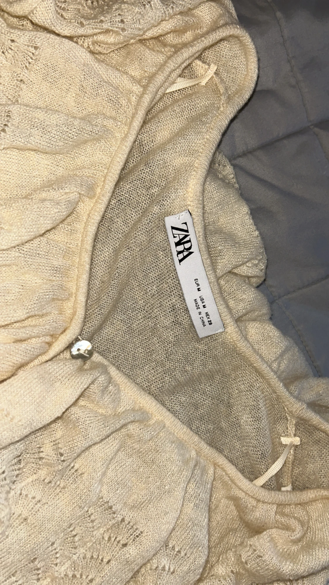 Beige stickad volangblus från Zara - 3