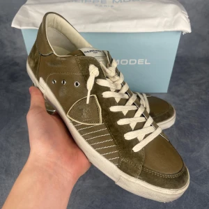 Philippe Model PRSX Sneaker - Skick: 10/10, helt nya. | Ingår: Skor, Box, Dustbags. | Nypris +- 3800 SEK. 