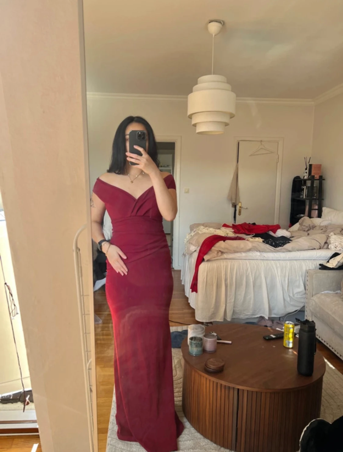 Vinröd långklänning från Goddiva