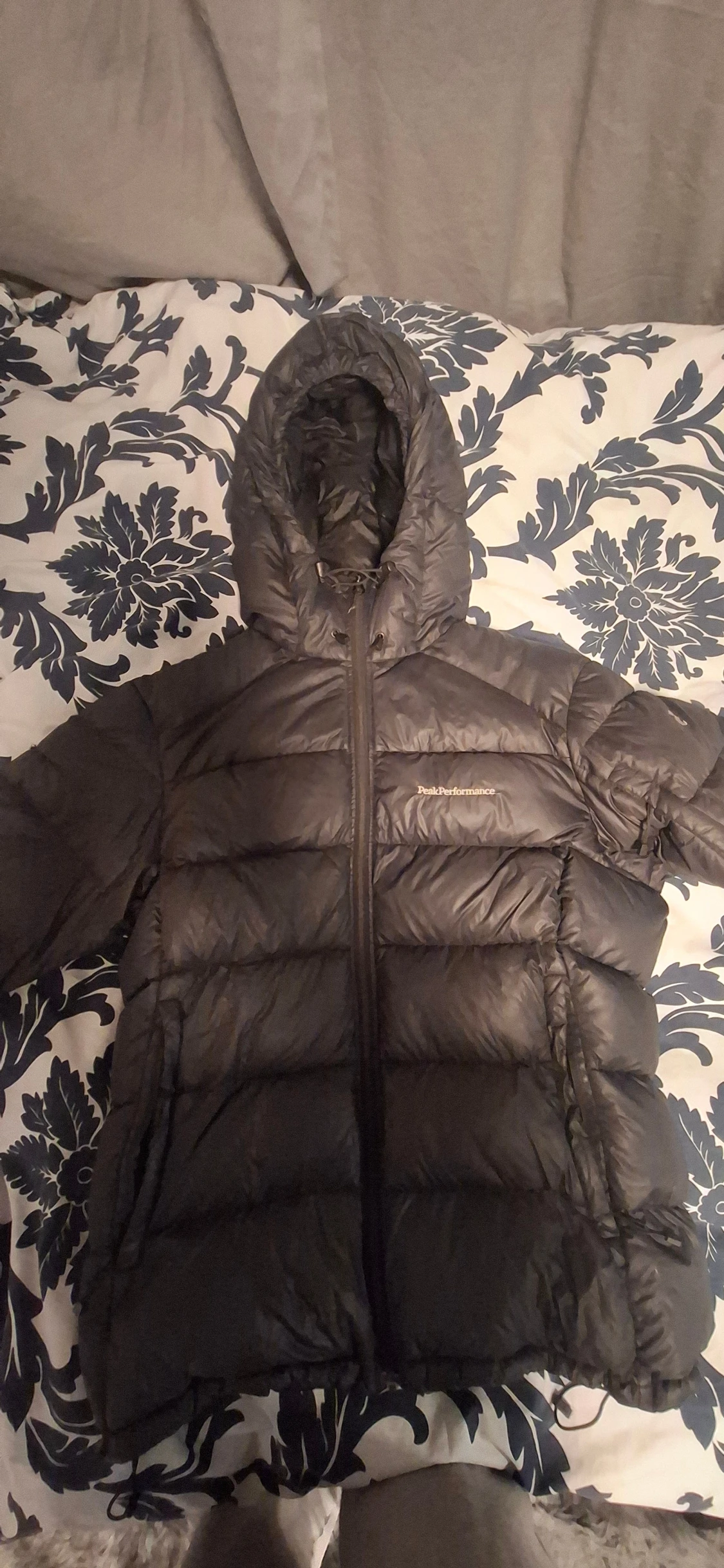 Svart Peak Performance dunjacka - 2