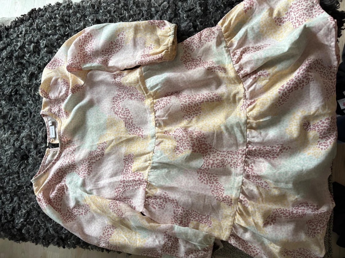 Pastellfärgad leopardklänning Name It