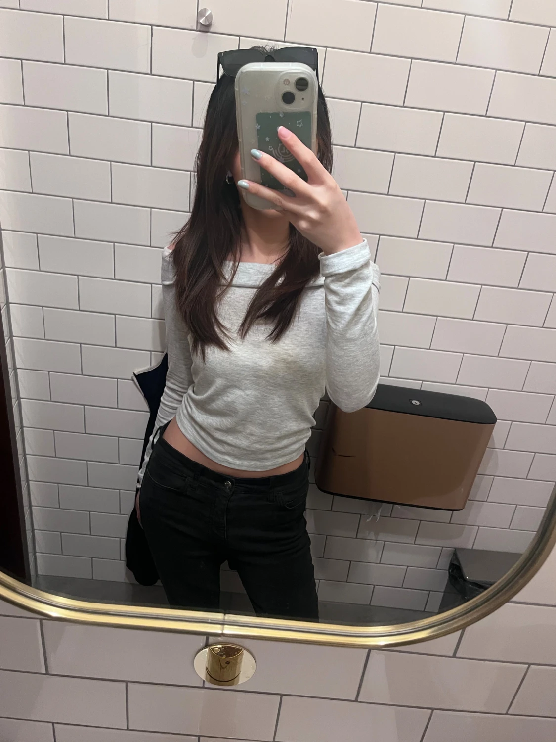 Ljusgrå offshoulder från subdued