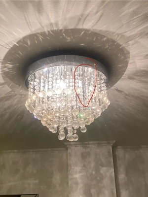 Tak lampa kristall  - Kristall lampa säljes för 500kr en kristall saknas dock 