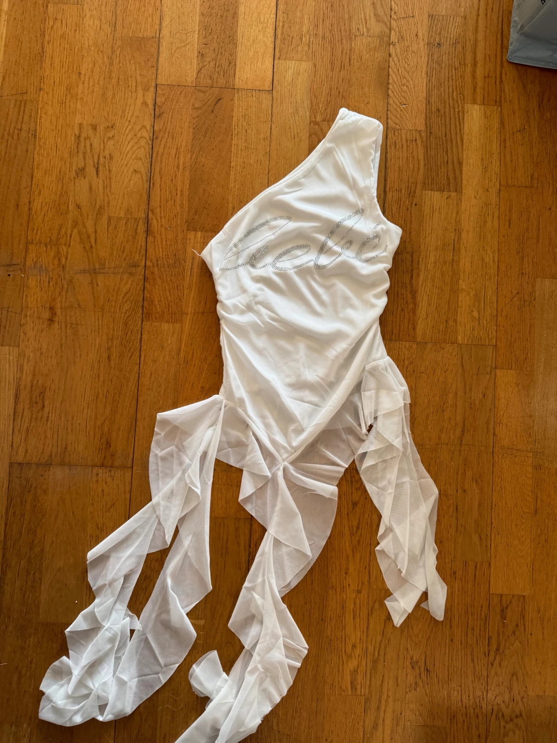 Vit asymmetrisk klänning från Bebe M - 3