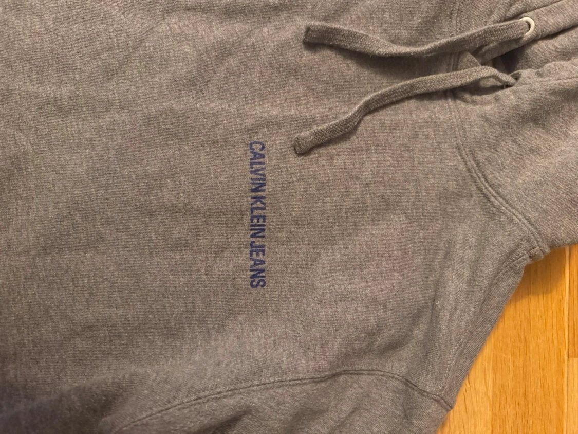 Grå hoodie från Calvin Klein Jeans - 1