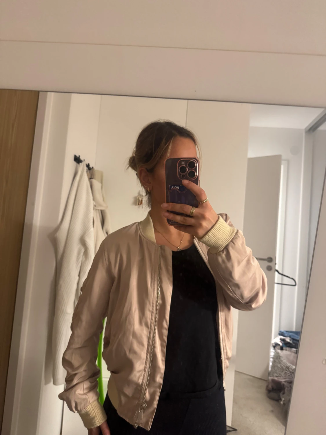 Beige bomberjacka med dragkedja - 1