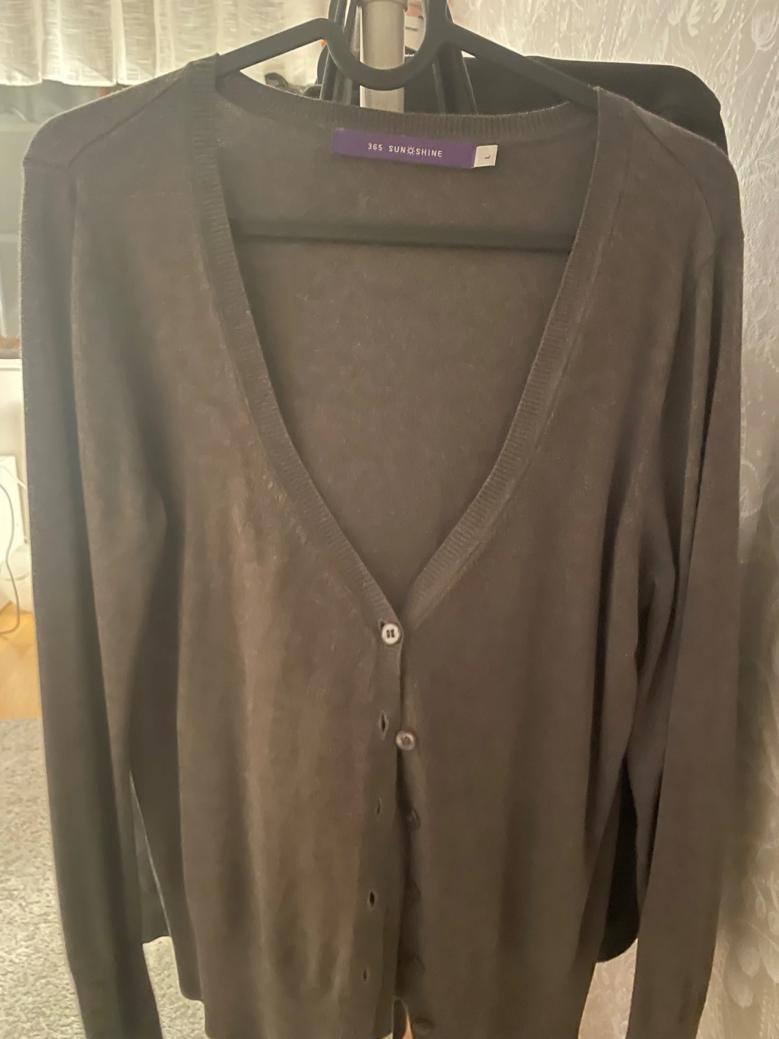 Grå-brun kofta med V-ringning - 1