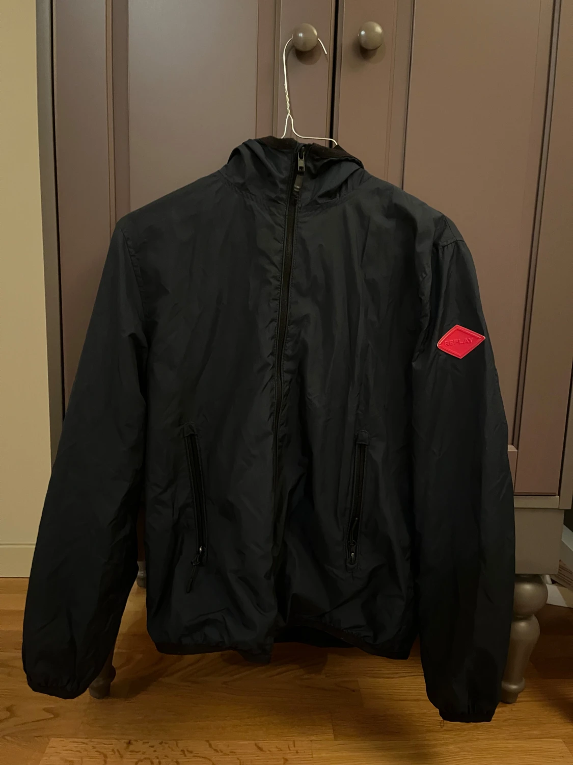 Mörkblå vindjacka från Replay