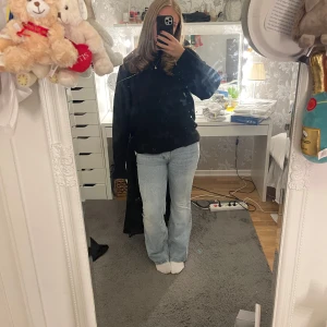 Lågmidjade botcut jenas - Storlek W 30 L 32, använda fåtal gånger, pris kan diskuteras