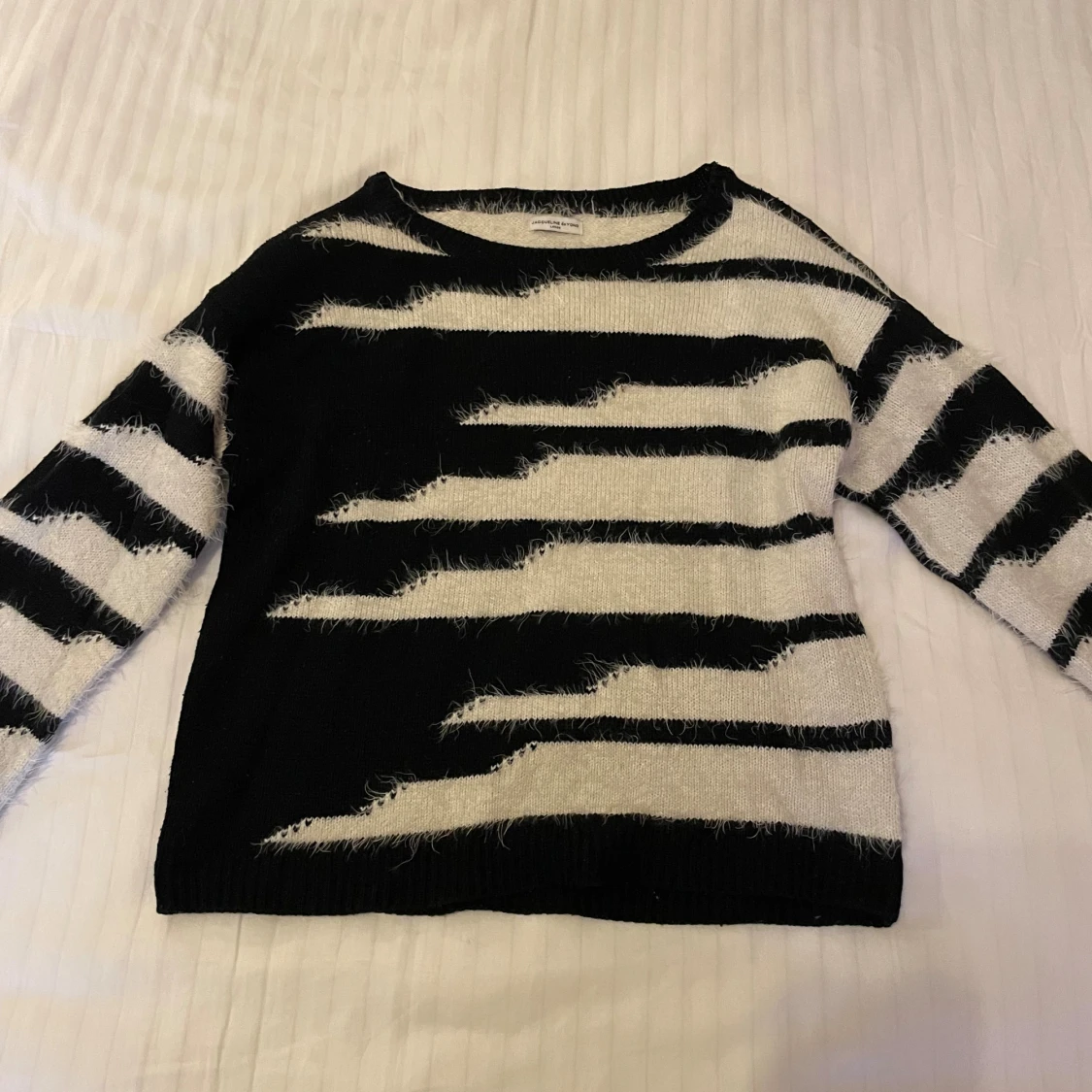 Zebramönstrad stickad tröja JDY - 2