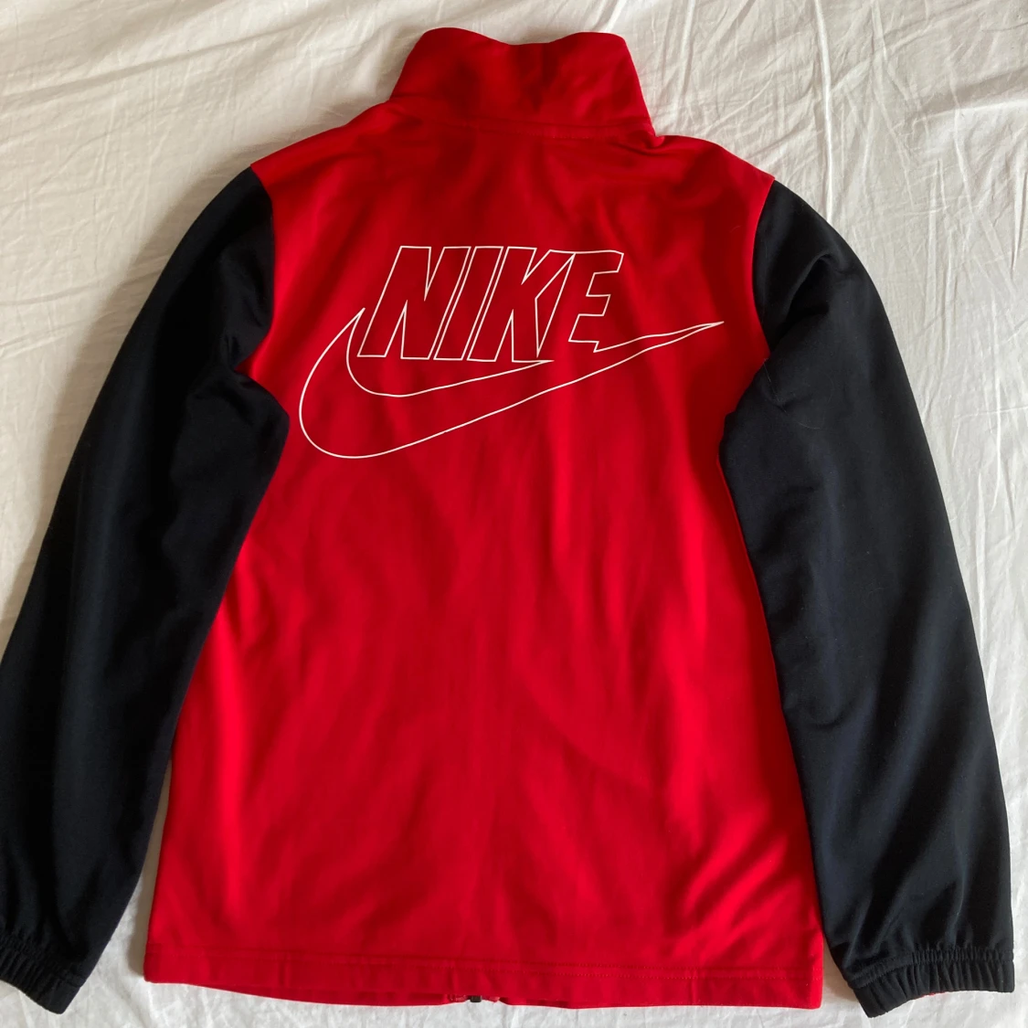 Röd och svart Nike vindjacka - 1