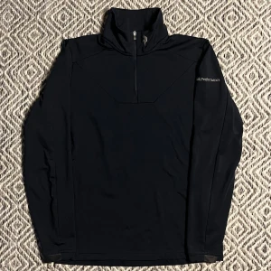 Peak Performance Tröja - Peak Performance Golftröja! | Skick 9/10 mycket bra | Nypris 800kr | Mitt pris 399kr | Kom pm vid frågor eller funderingar! | Postas eller hemleverans i Gävle området!