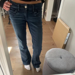 Blå jeans - Asssnsygga blå jeans från Gina Young, storlek 164- ligger ute på fler sidor!